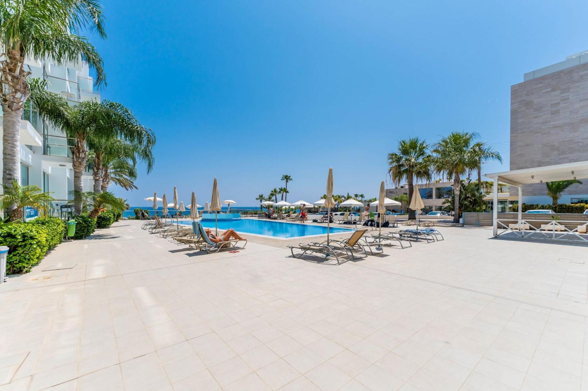 Meryl - Coralli Beachfront Apartment Protaras Luaran gambar