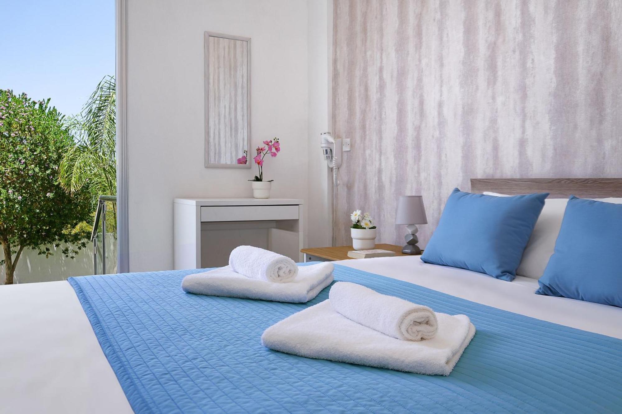Meryl - Coralli Beachfront Apartment Protaras Luaran gambar